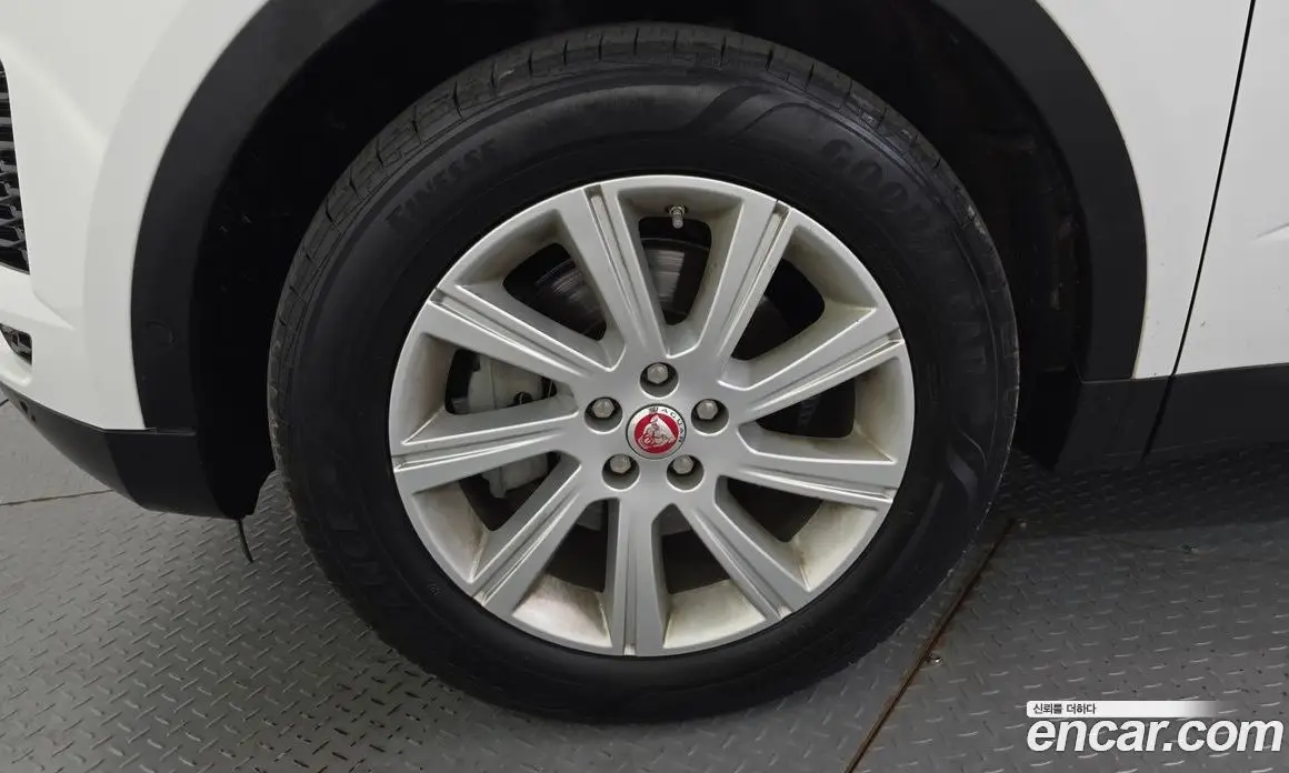 Jaguar E-Pace 2019 2.0 автомат (гидро), фото 5 Jaguar E-Pace 2019 2.0 автомат (гидро), фото 5