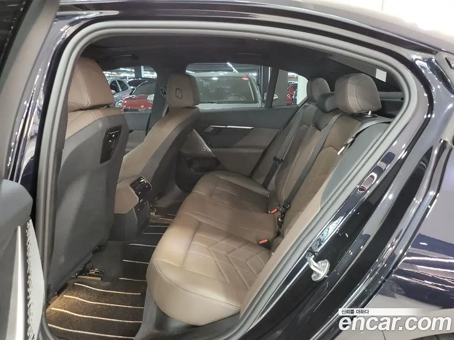 BMW 5 серия 2024 2.0 автомат (гидро), фото 11