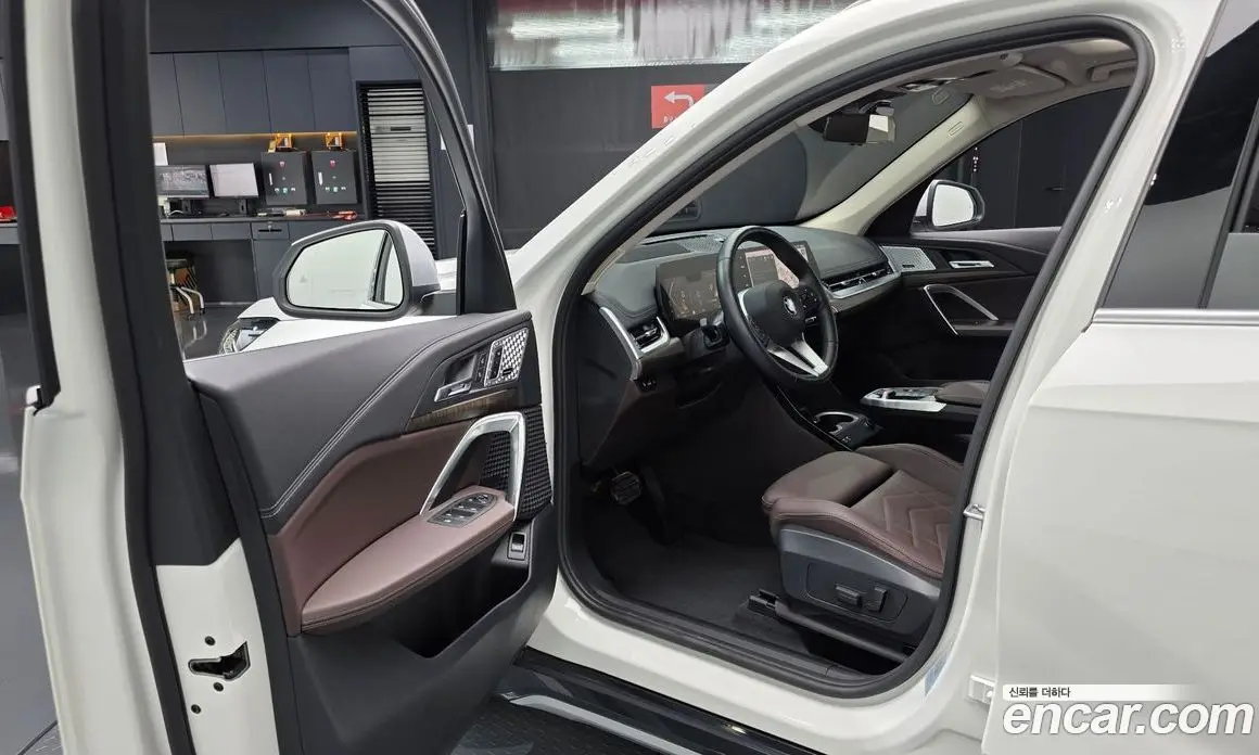 BMW X1 2024 2.0 автомат (гидро), фото 12
