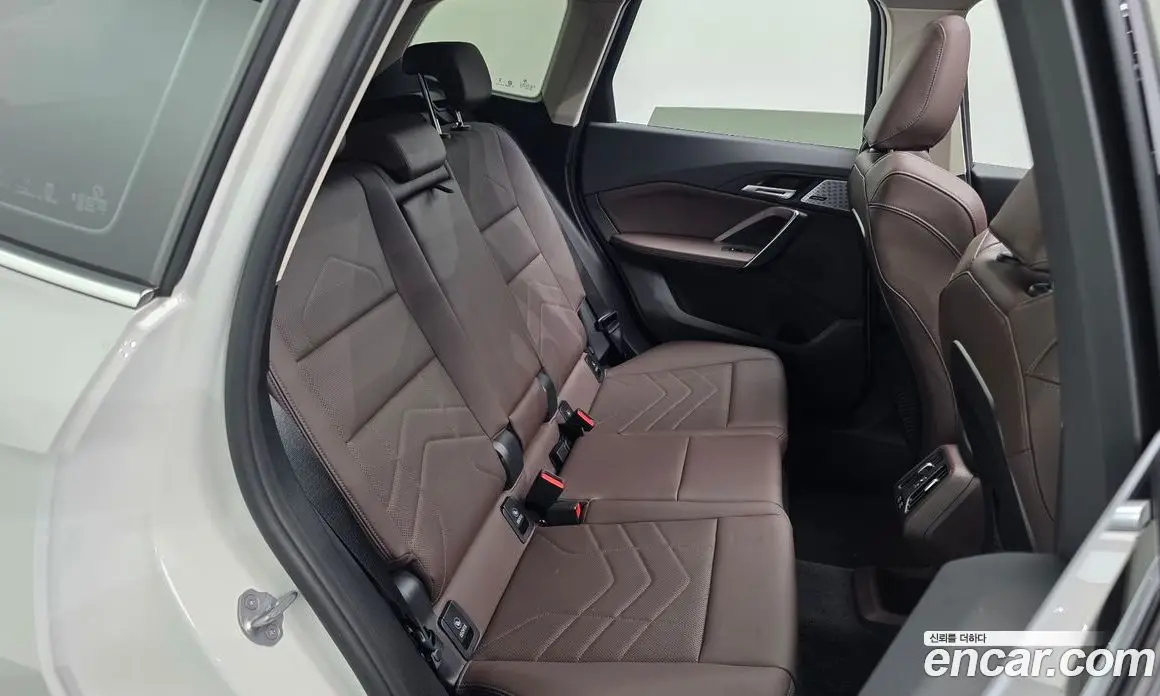 BMW X1 2024 2.0 автомат (гидро), фото 16