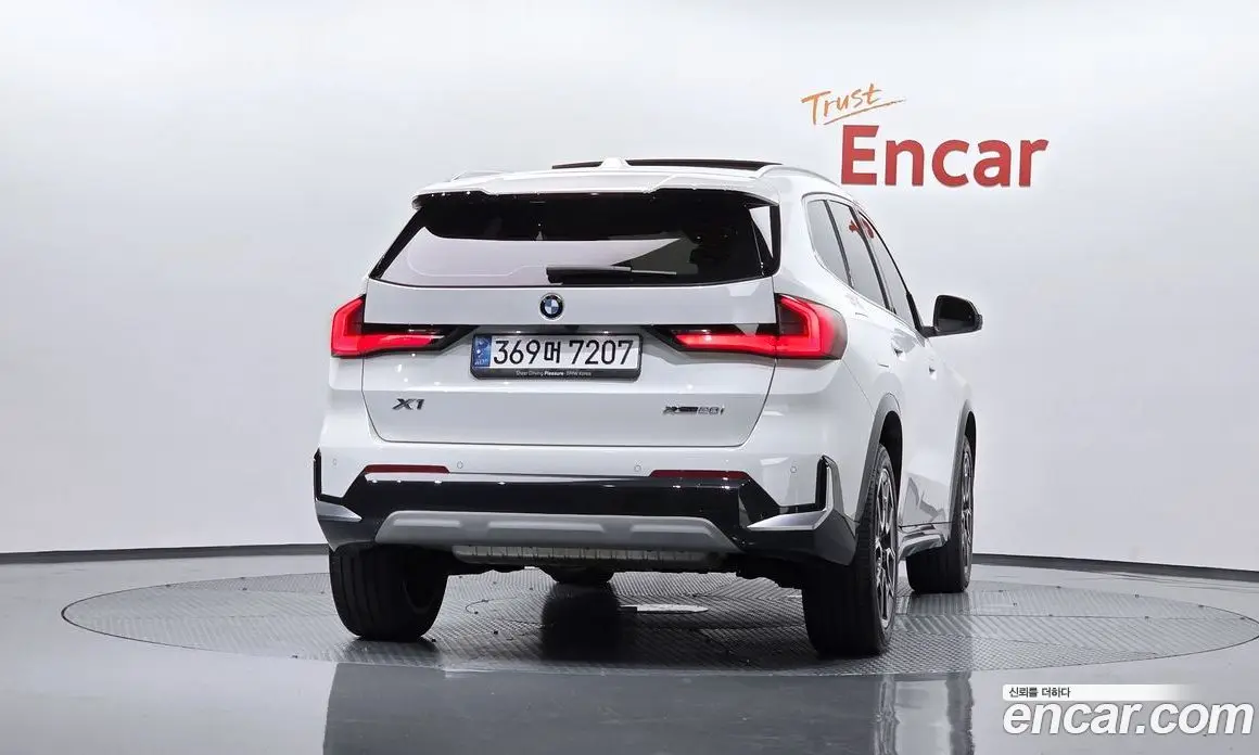 BMW X1 2024 2.0 автомат (гидро), фото 3