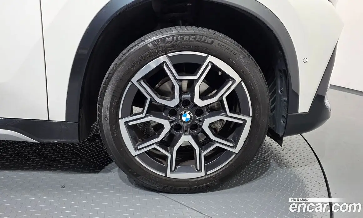 BMW X1 2024 2.0 автомат (гидро), фото 6