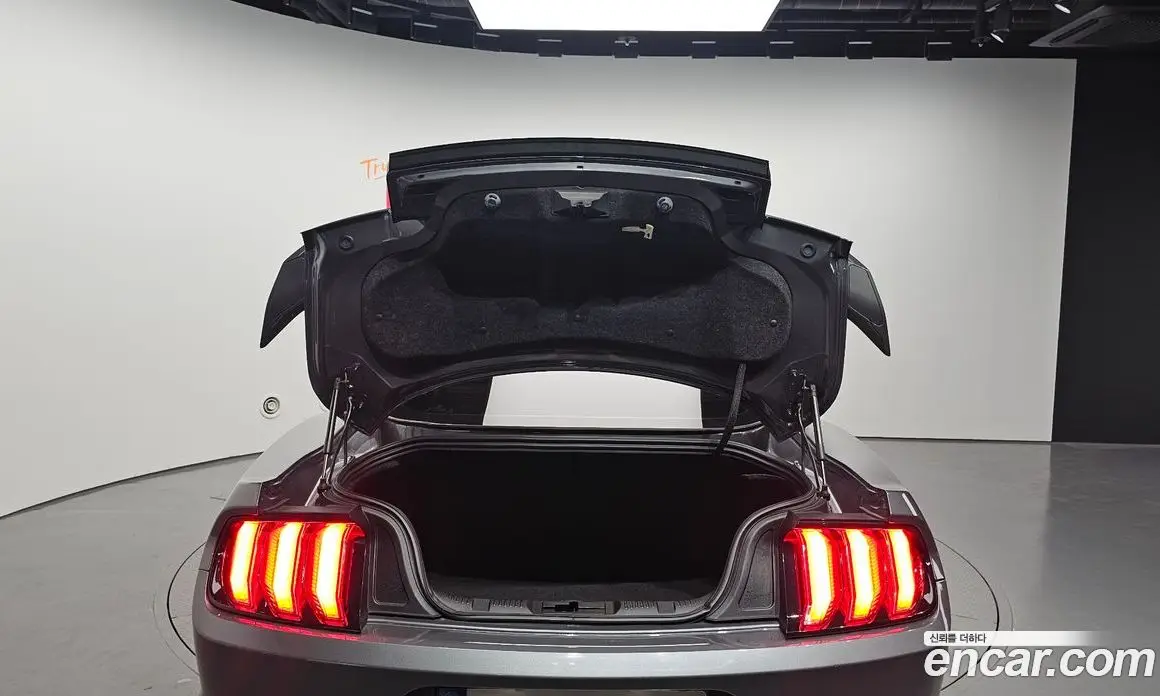 Ford Mustang 2022 2.3 автомат (гидро), фото 26
