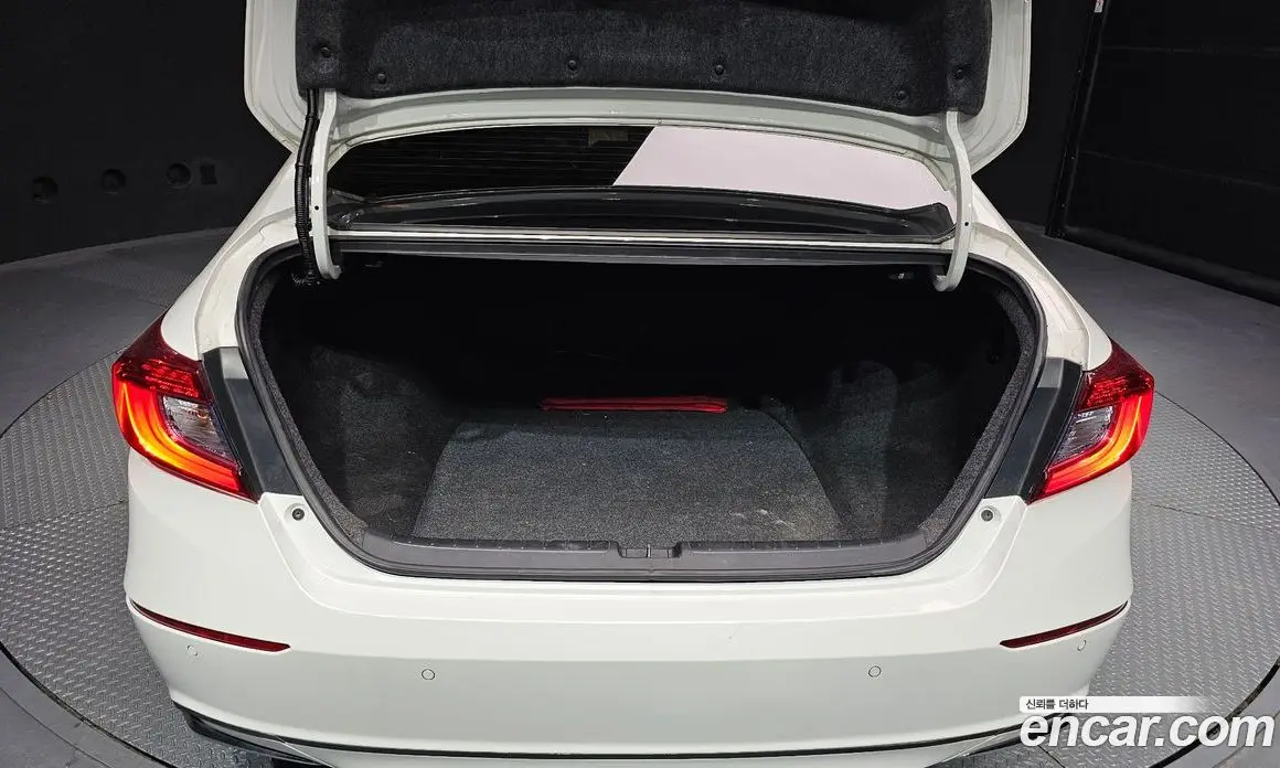 Honda Accord 2018 2.0 автомат (гидро), фото 20