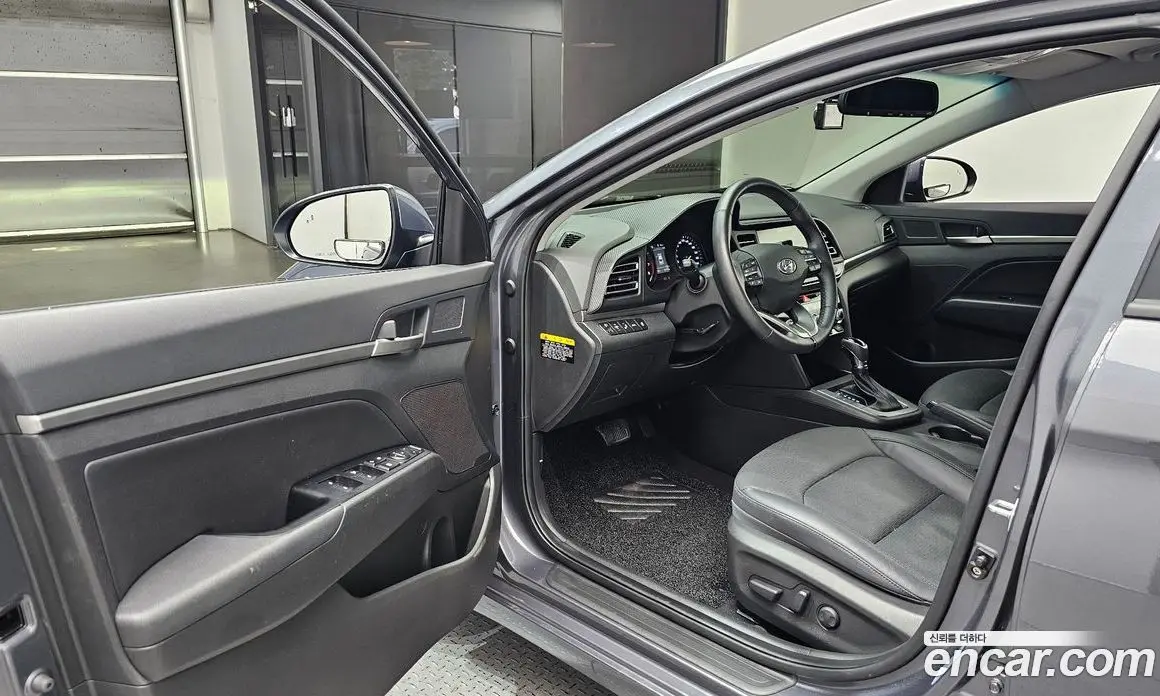 Hyundai Avante 2019 1.6 автомат (гидро), фото 10