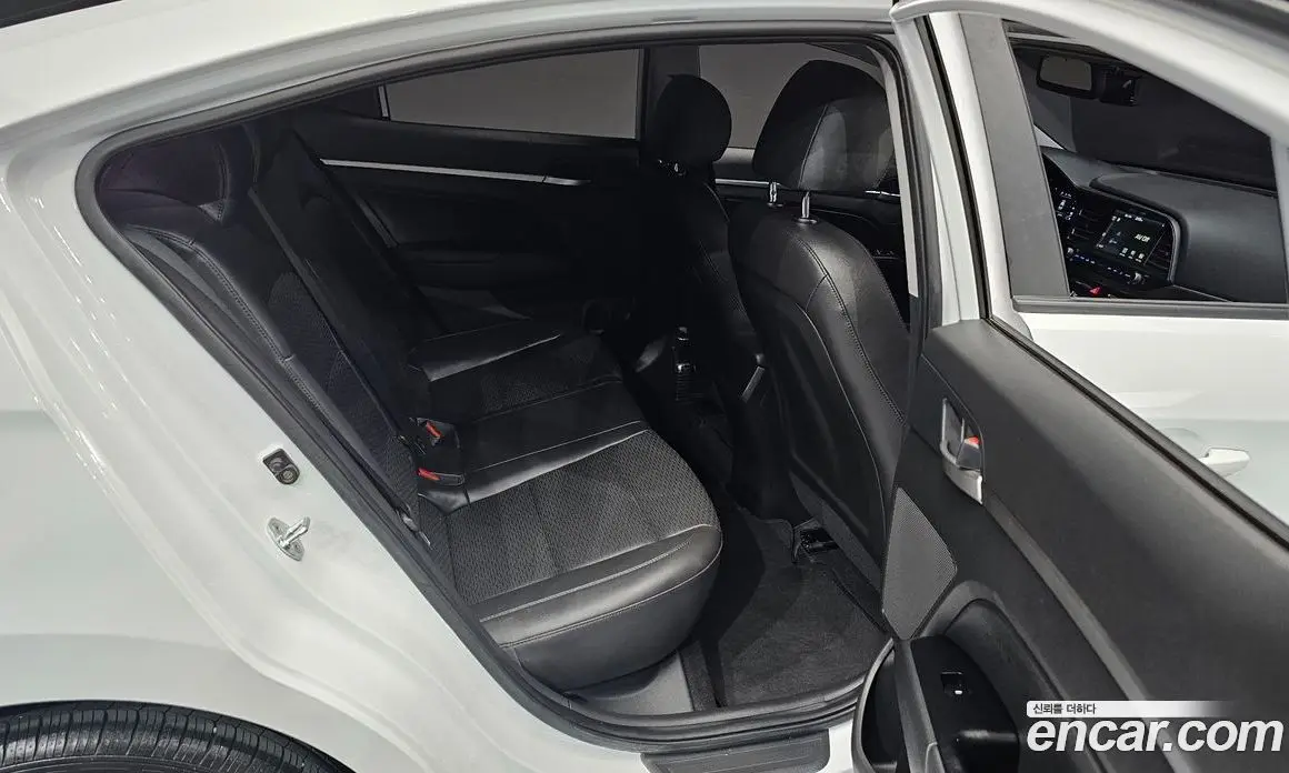 Hyundai Avante 2020 1.6 автомат (гидро), фото 17
