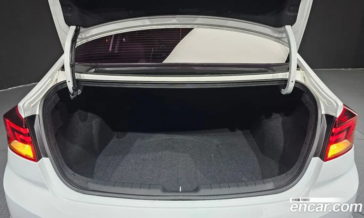 Hyundai Avante 2020 1.6 автомат (гидро), фото 21