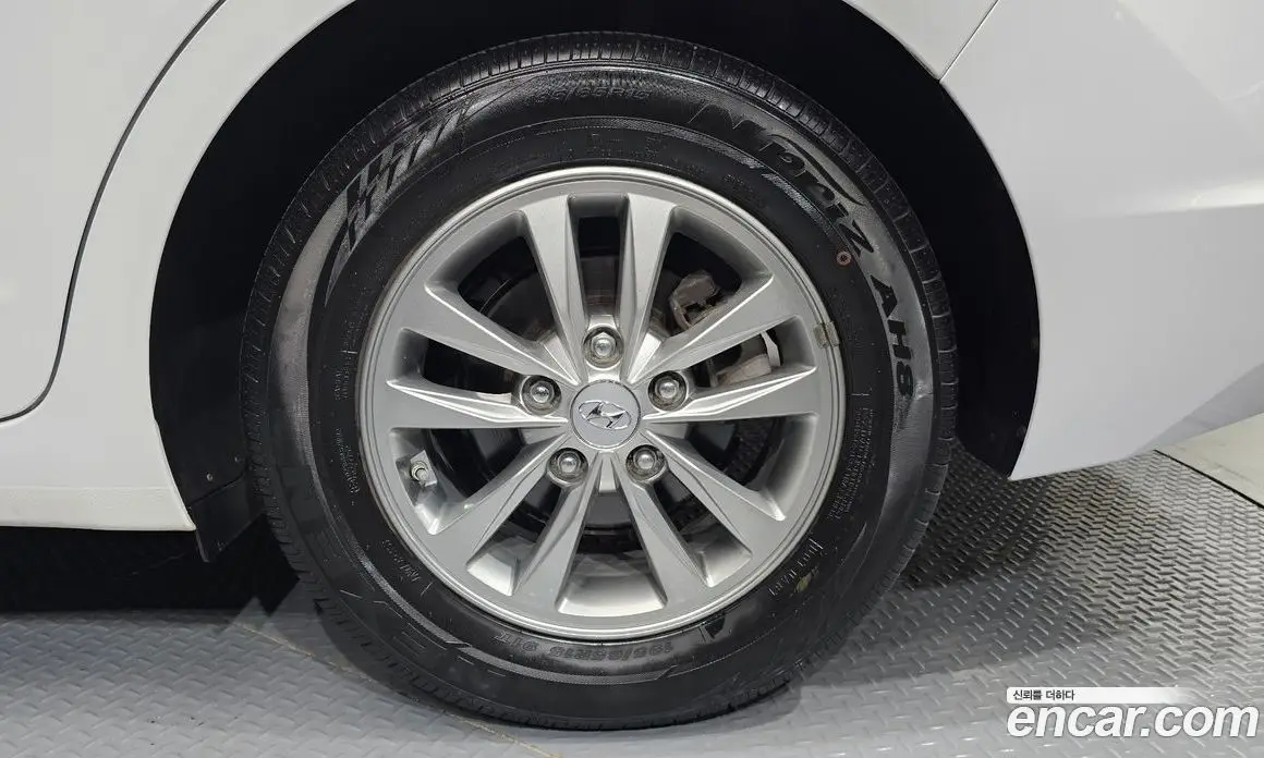 Hyundai Avante 2020 1.6 автомат (гидро), фото 7