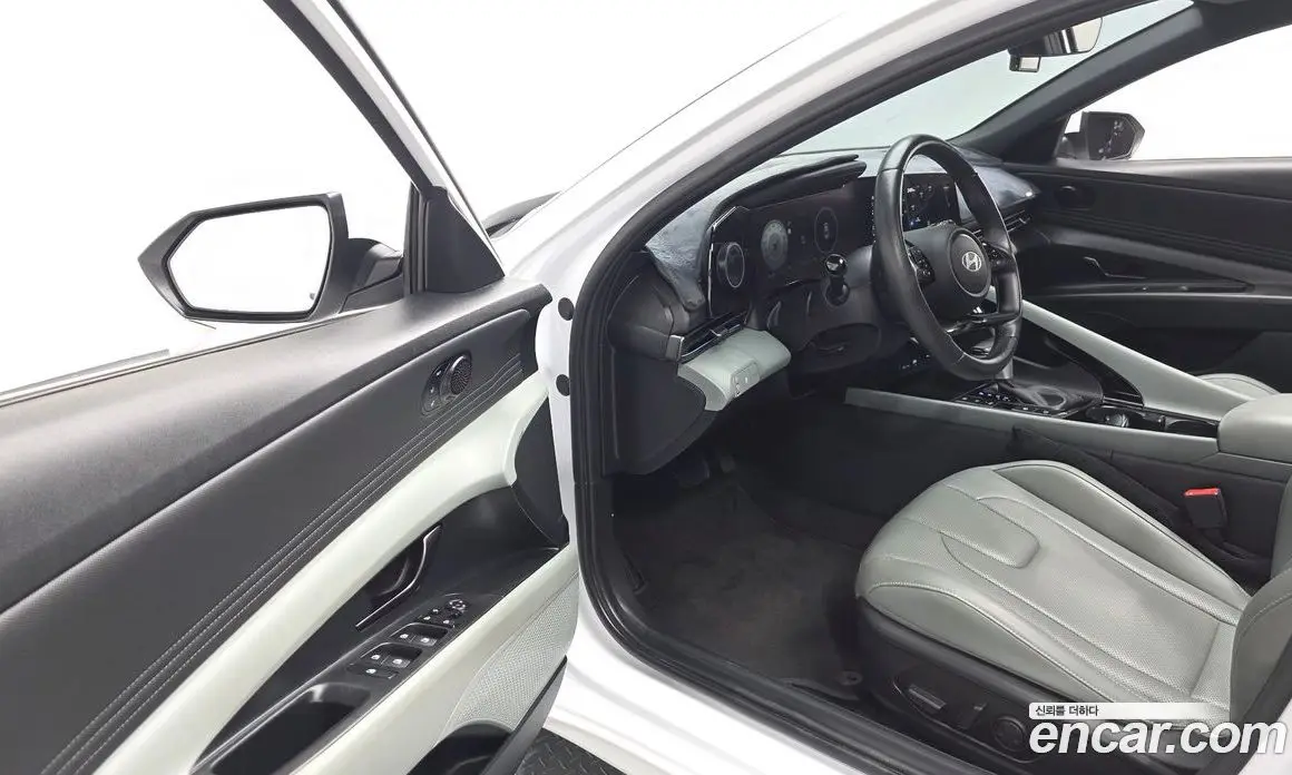 Hyundai Avante 2023 1.6 автомат (гидро), фото 10