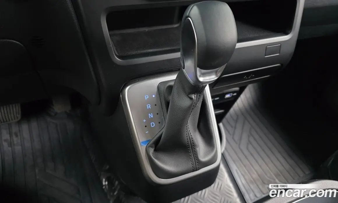 Hyundai Staria 2023 2.2 автомат (гидро), фото 12