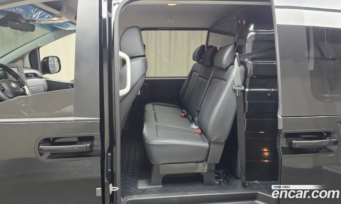 Hyundai Staria 2023 2.2 автомат (гидро), фото 17