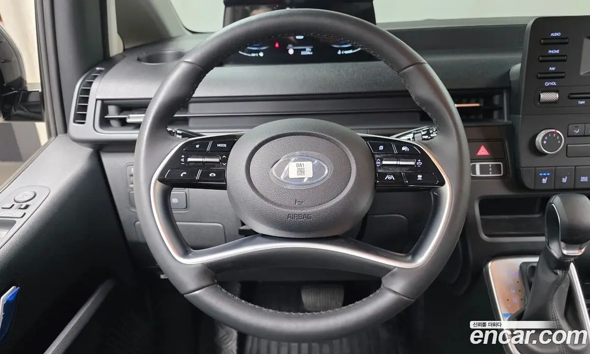 Hyundai Staria 2023 2.2 автомат (гидро), фото 21