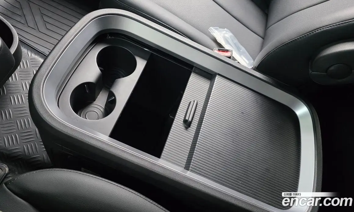 Hyundai Staria 2023 2.2 автомат (гидро), фото 33