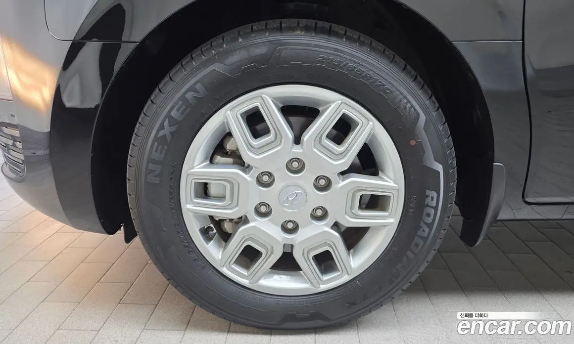 Hyundai Staria 2023 2.2 автомат (гидро), фото 5