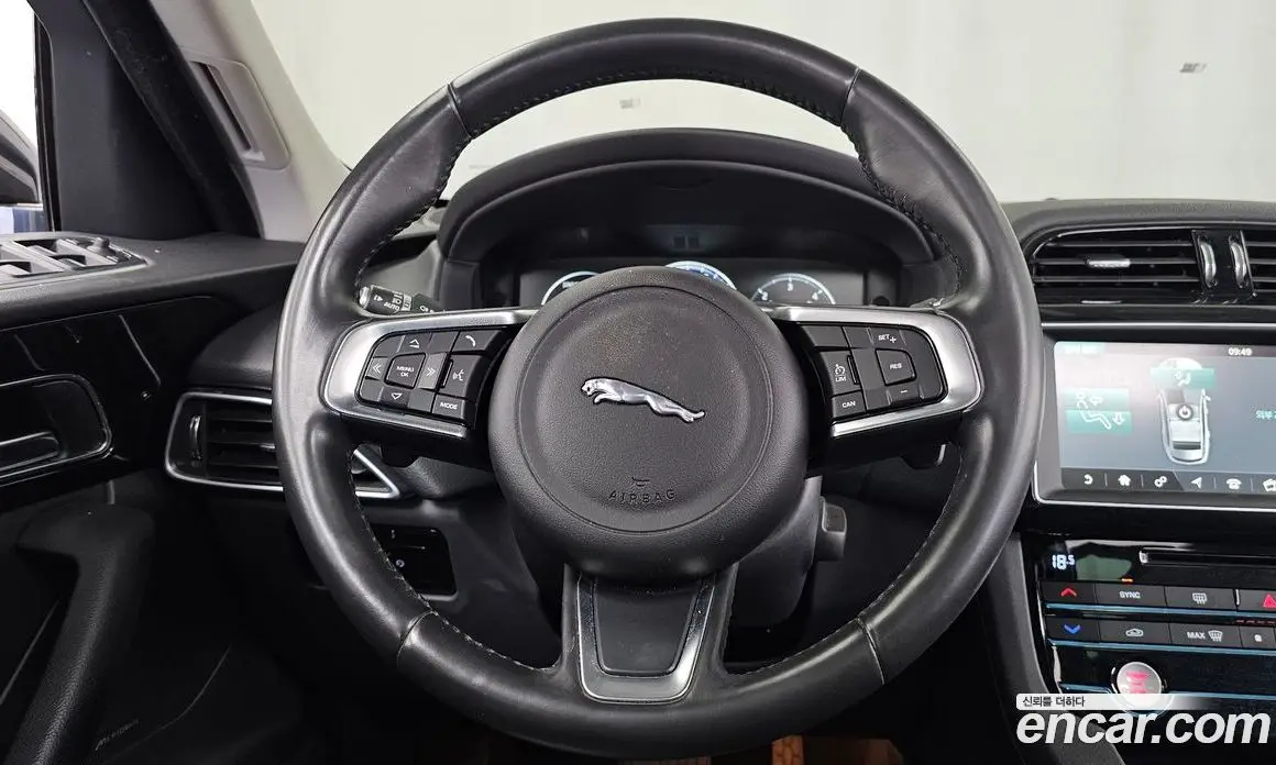 Jaguar F-Pace 2018 2.0 автомат (гидро), фото 13