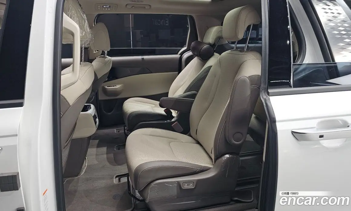 Kia Carnival 2025 1.6 автомат (гидро), фото 18