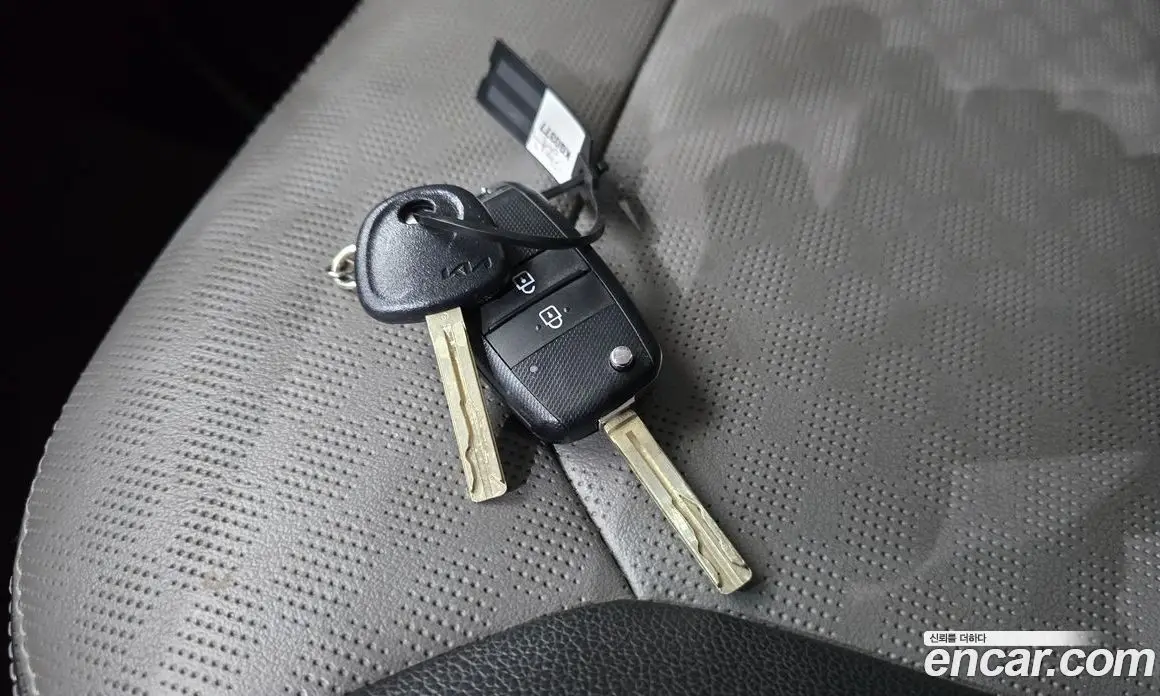 Kia Ray 2021 1.0 автомат (гидро), фото 26