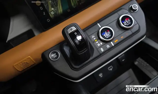 Land Rover Defender 2024 2.0 автомат (гидро), миниатюра 9