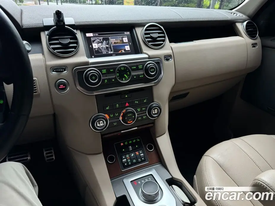Land Rover Discovery 2016 3.0 автомат (гидро), фото 14