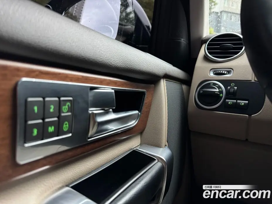 Land Rover Discovery 2016 3.0 автомат (гидро), фото 16