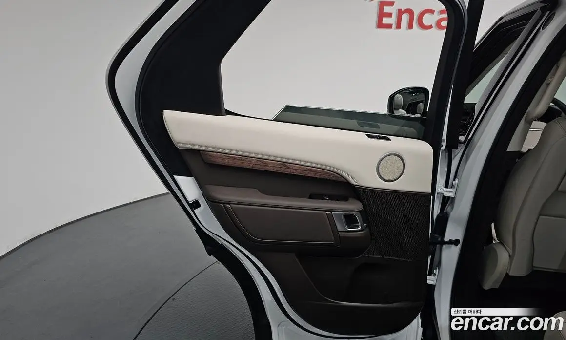 Land Rover Discovery 2019 3.0 автомат (гидро), фото 14