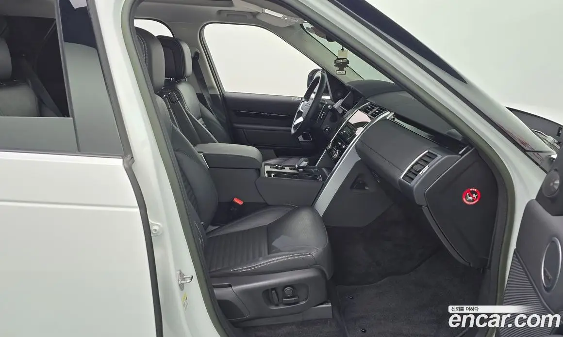 Land Rover Discovery 2023 3.0 автомат (гидро), фото 16