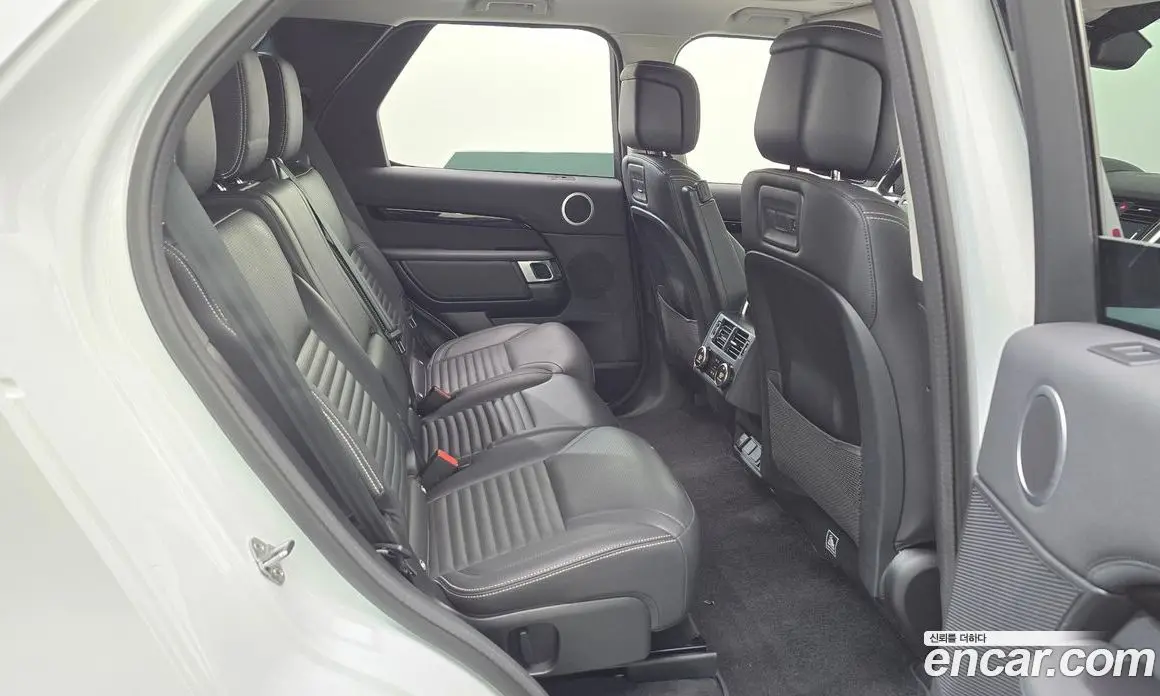 Land Rover Discovery 2023 3.0 автомат (гидро), фото 17
