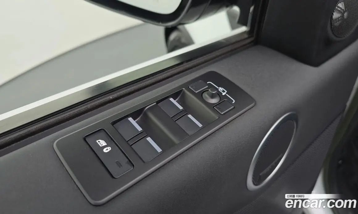 Land Rover Discovery 2023 3.0 автомат (гидро), фото 23