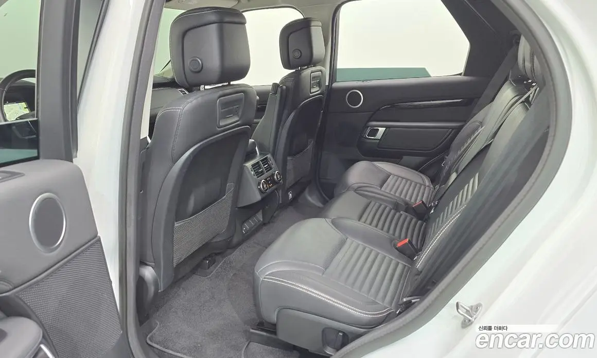 Land Rover Discovery 2023 3.0 автомат (гидро), фото 27