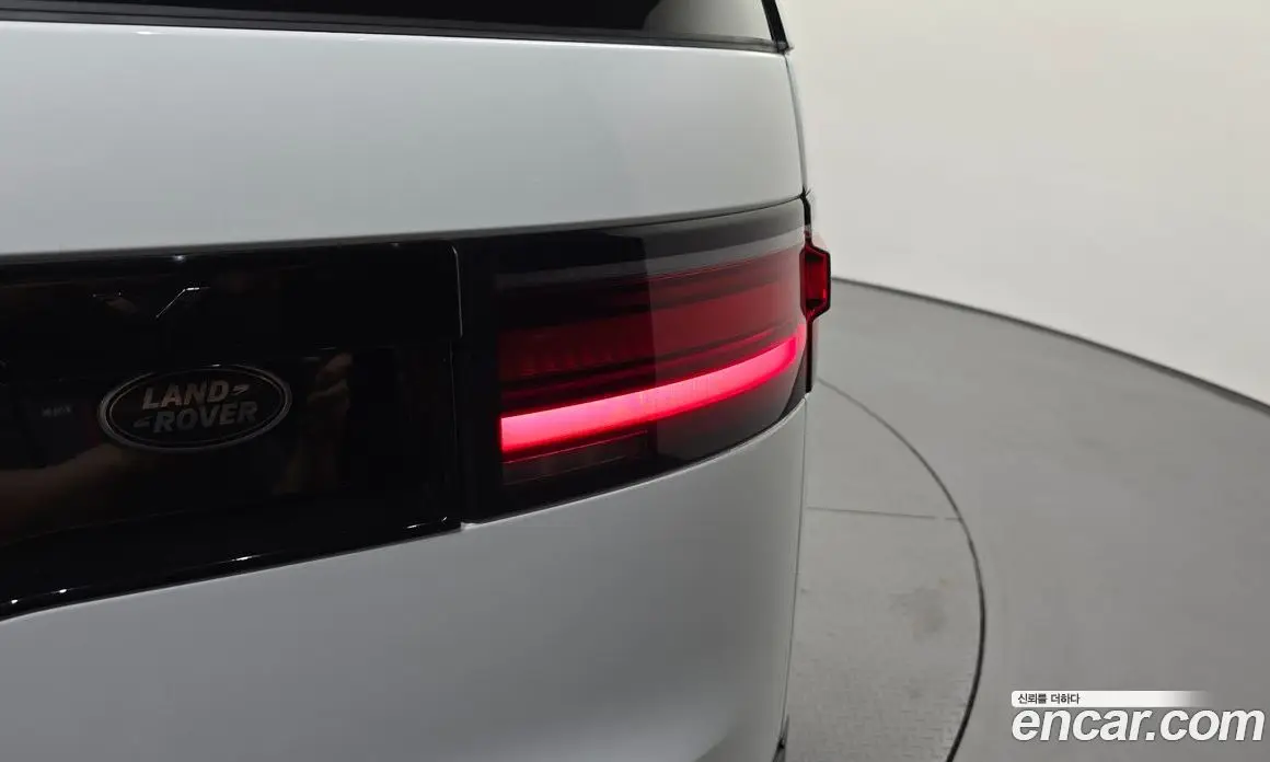 Land Rover Discovery 2023 3.0 автомат (гидро), фото 9