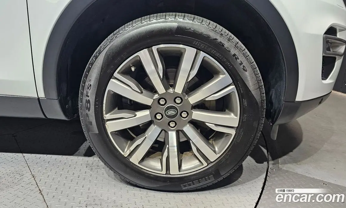 Land Rover Discovery Sport 2019 2.0 автомат (гидро), фото 7