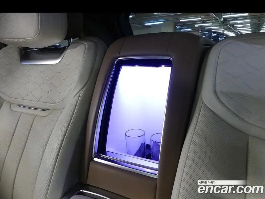 Land Rover Range Rover 2024 4.4 автомат (гидро), фото 14