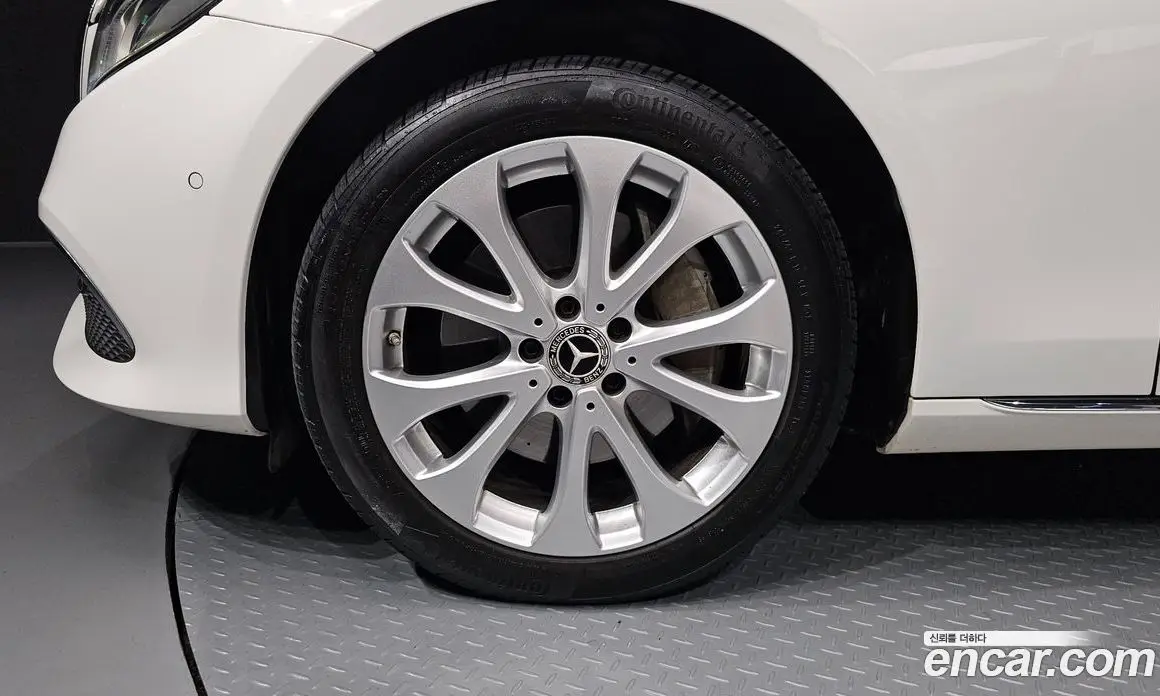 Mercedes-Benz E-Class 2018 2.0 гидро, фото 5 Mercedes-Benz E-Class 2018 2.0 гидро, фото 5