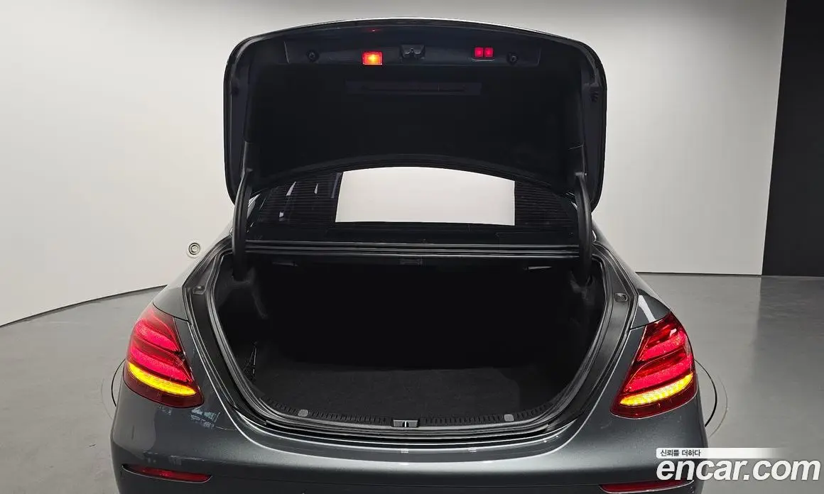 Mercedes-Benz E-Class 2018 2.0 гидро, фото 25