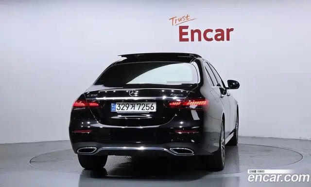 Mercedes-Benz E-Class 2022 2.0 гидро, миниатюра 4