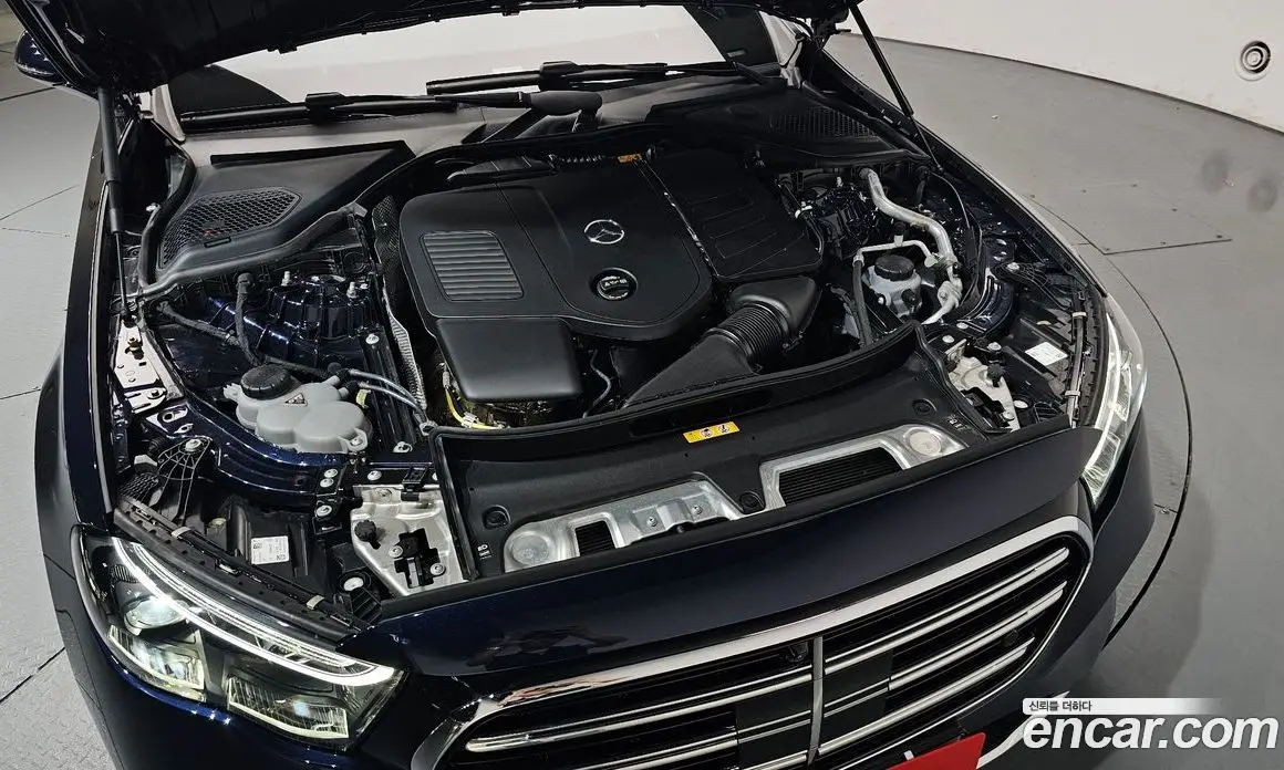 Mercedes-Benz E-Class 2024 2.0 гидро, фото 6