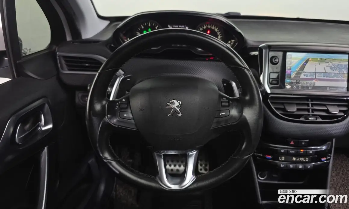 Peugeot 2008 2017 1.6 автомат (гидро), фото 13
