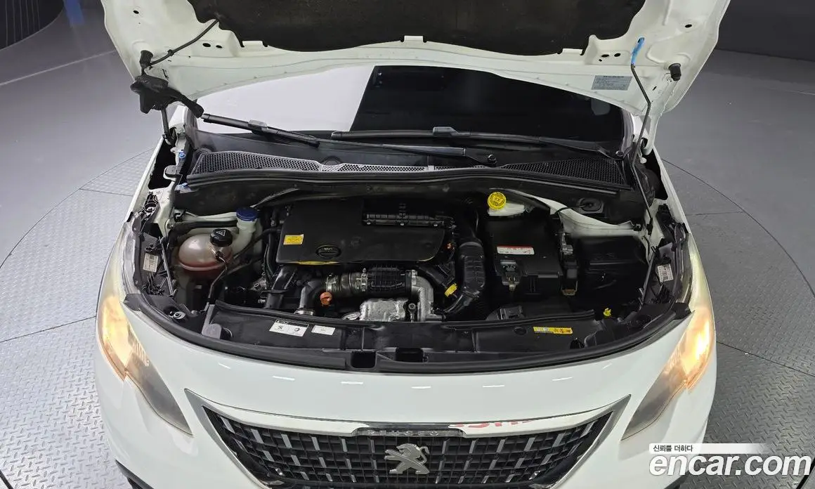 Peugeot 2008 2017 1.6 автомат (гидро), фото 6
