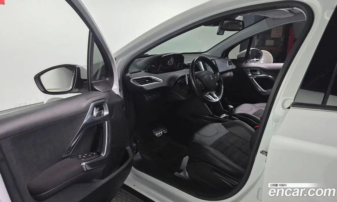 Peugeot 2008 2017 1.6 автомат (гидро), фото 10