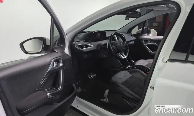 Peugeot 2008 2017 1.6 автомат (гидро), миниатюра 10