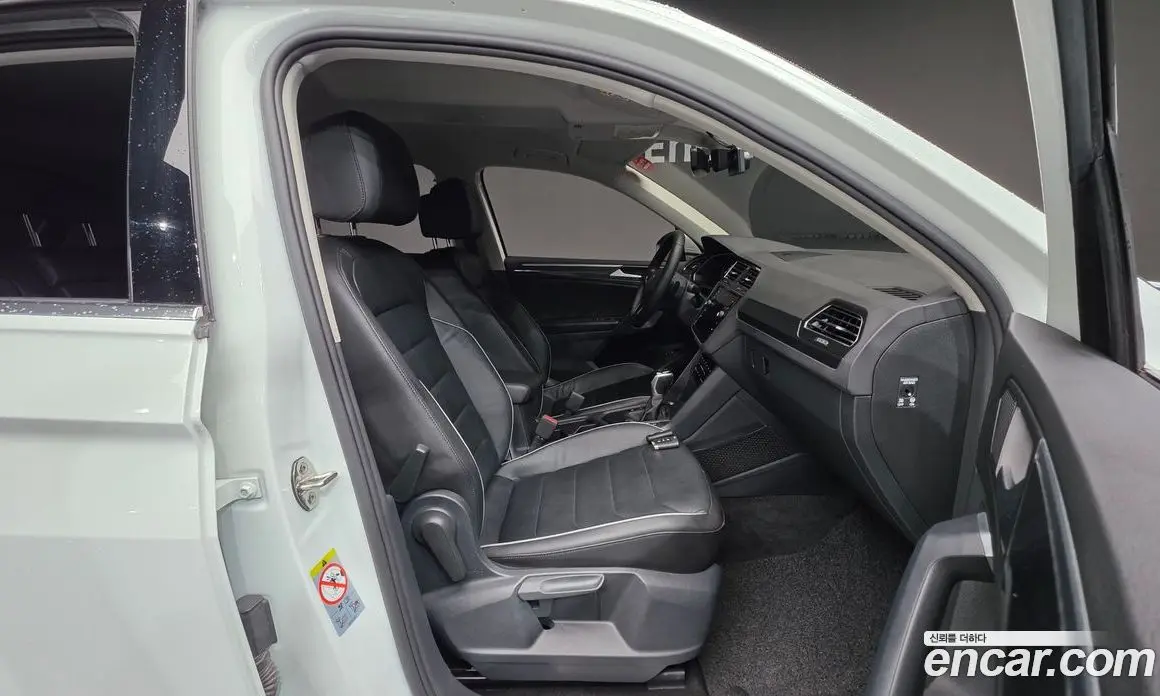 Volkswagen Tiguan 2022 2.0 автомат (гидро), фото 13