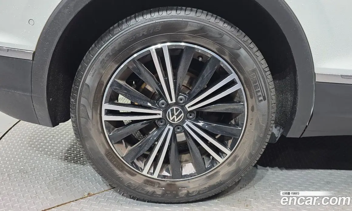 Volkswagen Tiguan 2022 2.0 автомат (гидро), фото 5