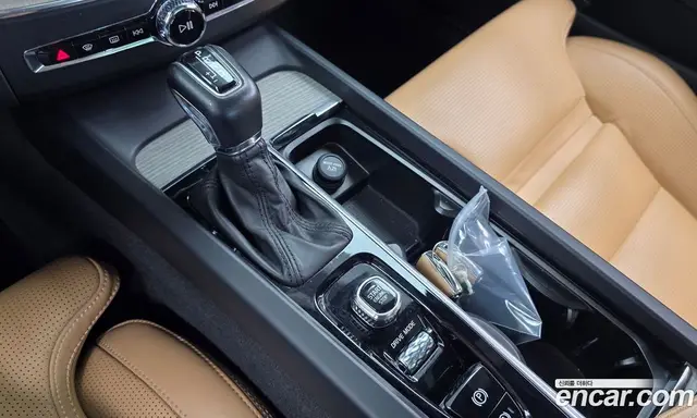 Volvo XC60 2018 2.0 автомат (гидро), миниатюра 11