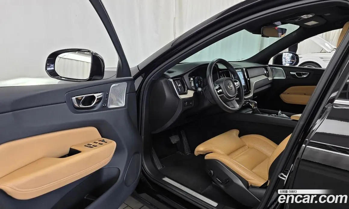 Volvo XC60 2018 2.0 автомат (гидро), фото 12