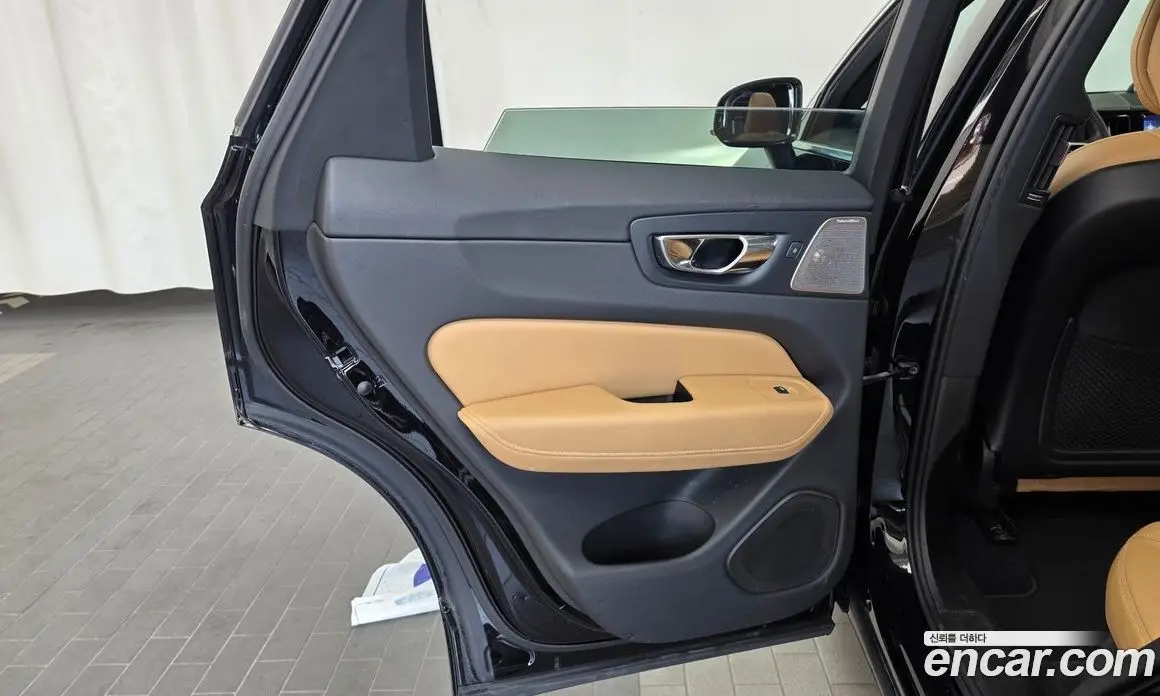 Volvo XC60 2018 2.0 автомат (гидро), фото 14