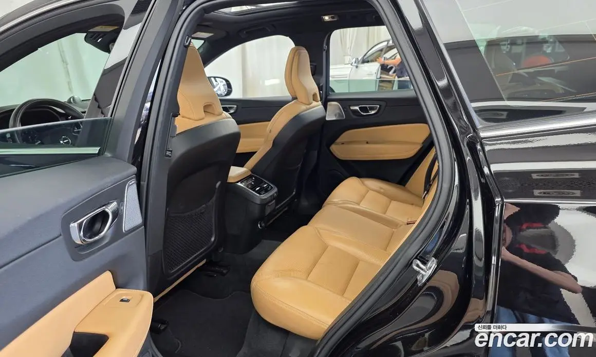 Volvo XC60 2018 2.0 автомат (гидро), фото 15