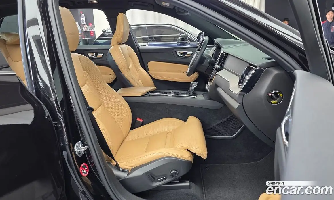 Volvo XC60 2018 2.0 автомат (гидро), фото 16