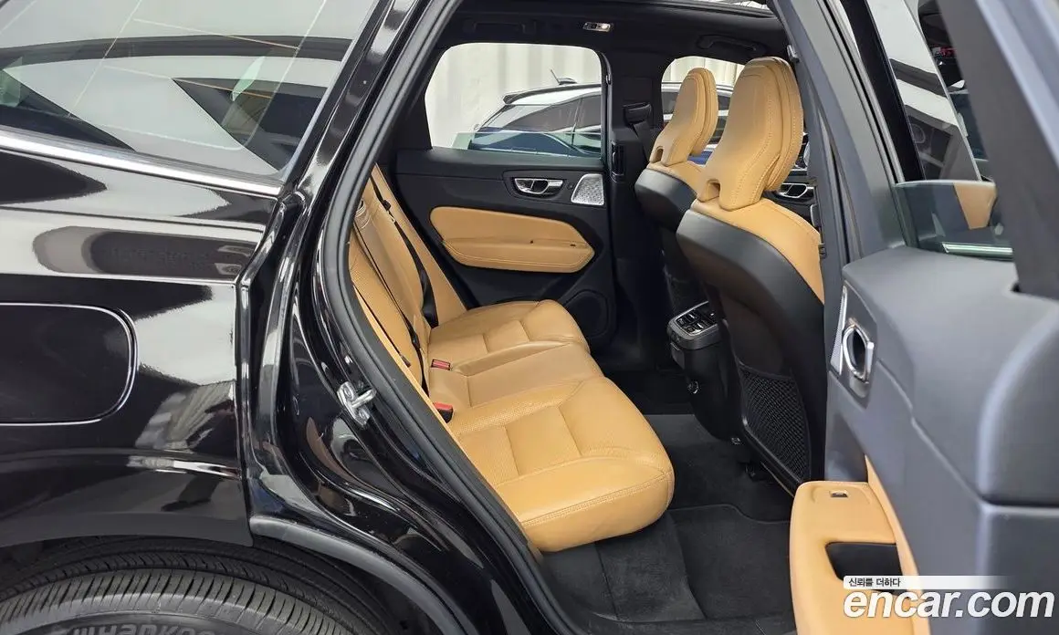 Volvo XC60 2018 2.0 автомат (гидро), фото 17