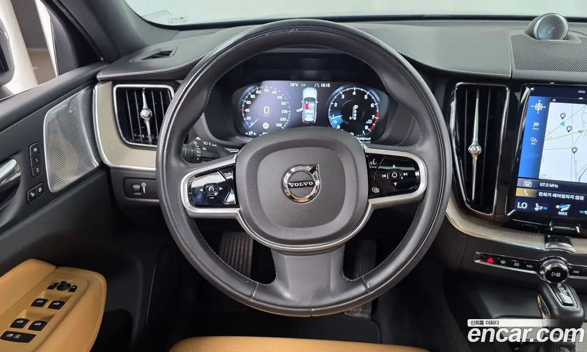 Volvo XC60 2018 2.0 автомат (гидро), фото 18