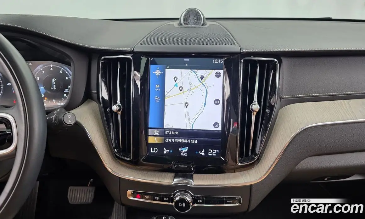 Volvo XC60 2018 2.0 автомат (гидро), фото 19